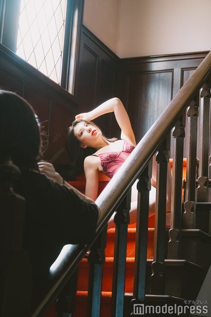 相楽伊織/「GIRLS graph. 007」(9月12日発売、宝島社)撮影の様子(C)モデルプレス