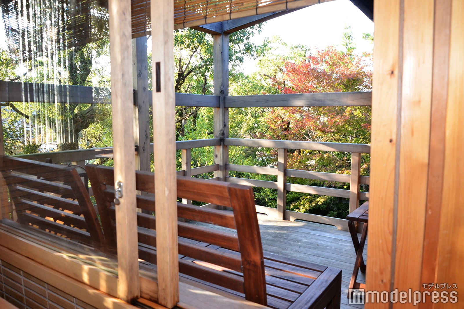 半露天風呂から四季の庭園を堪能（C）モデルプレス