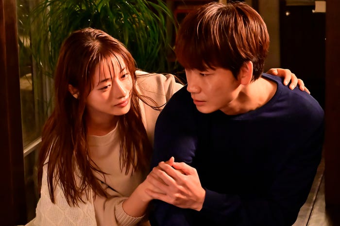 石原さとみ、綾野剛 「恋はDeepに」第5話より(C)日本テレビ