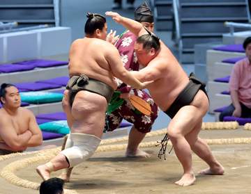 46歳の元十両が勝ち星先行、大雷童「ぶつからないとダメになる」三段目、幕下復帰誓う【大相撲】