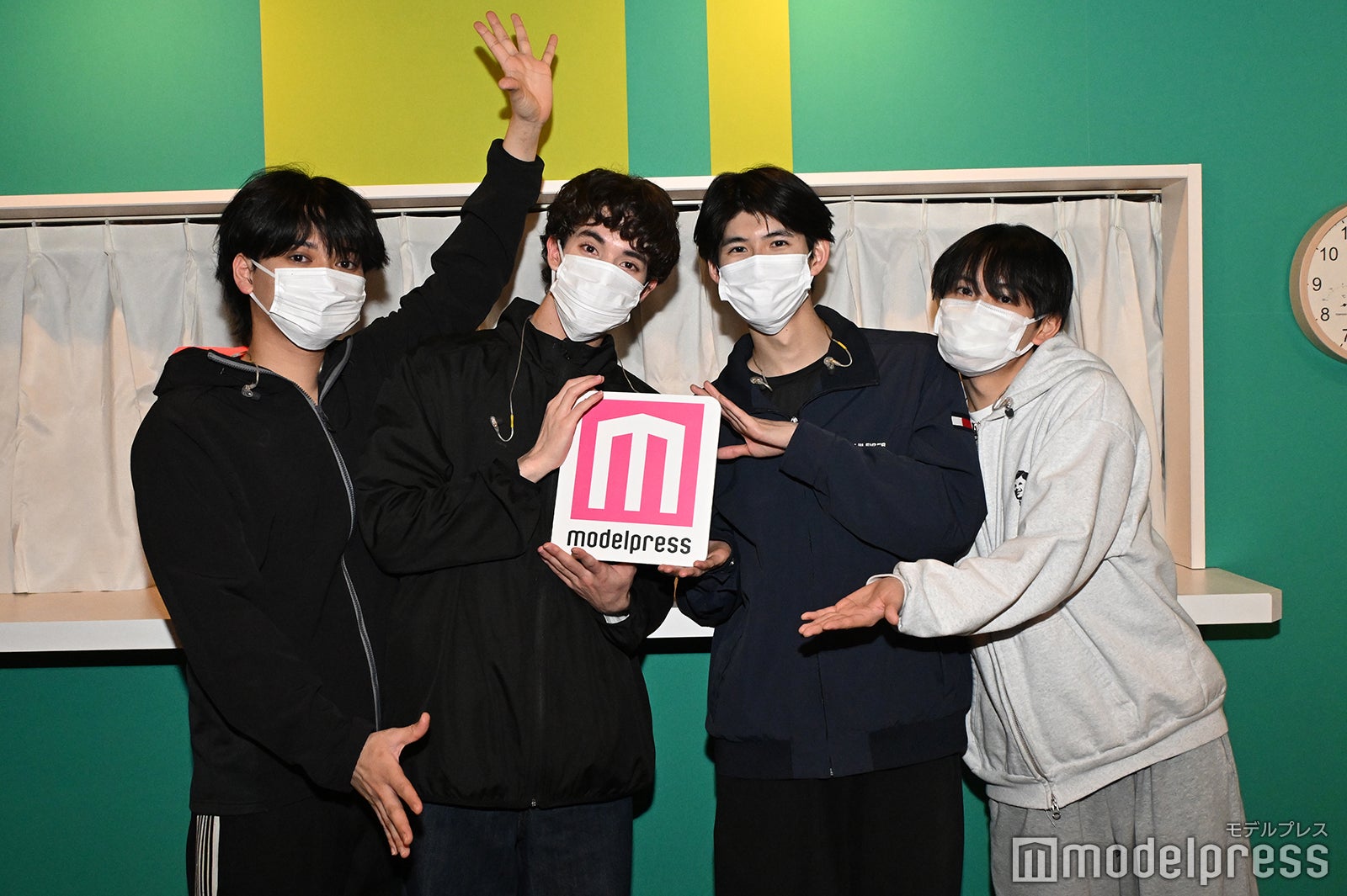 リハーサル合間に取材に応じてくれた岩崎友泰、東島京、徳永智加来、山崎光（C）モデルプレス