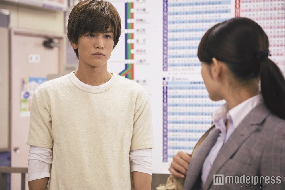 岩田剛典、高畑充希（C）2016「植物図鑑」製作委員会