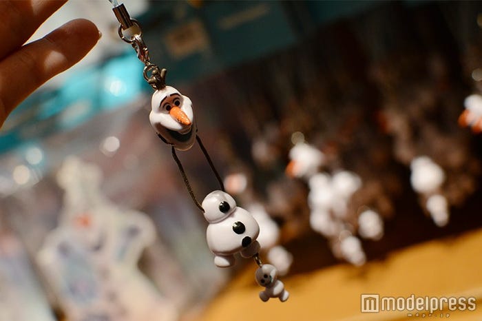 ストラップ¥1000(C)モデルプレス