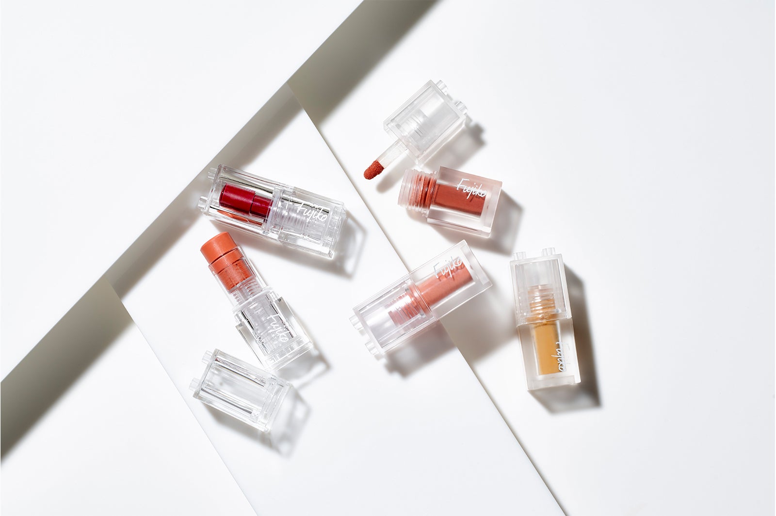 新作「ミニエアリーディップパウダー」はマルチに使える水パウダー（提供写真）