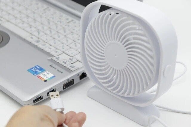 ダイソー　扇風機（USB、四角丸型、ブラケット付）