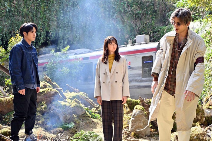 赤楚衛二、上白石萌歌、山田裕貴「ペンディングトレイン―8時23分、明日 君と」第1話より(C)TBS