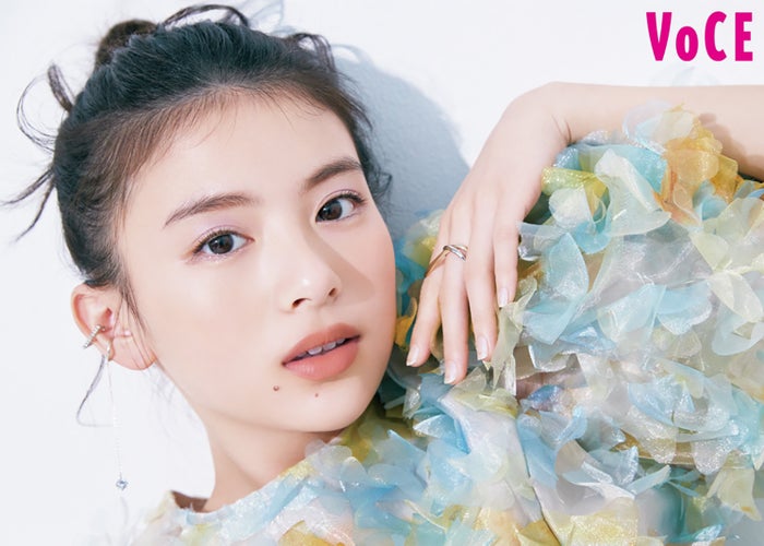 出口夏希、夏の新色コスメで爽やかに 最旬の姿披露