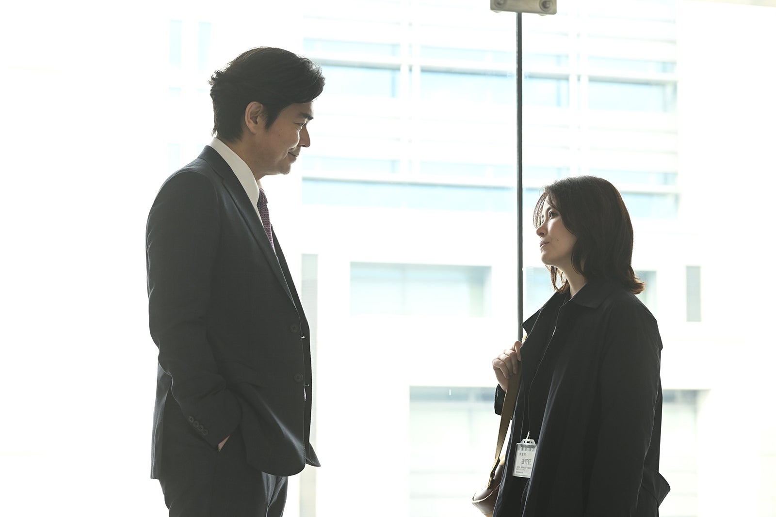 小澤征悦、宮澤エマ 「罠の戦争」第10話より（C）カンテレ