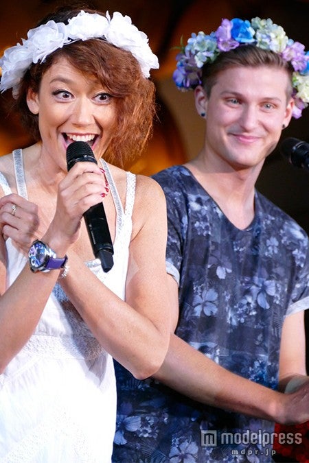 LiLiCo、同郷・スウェーデン人気グループライブに乱入　