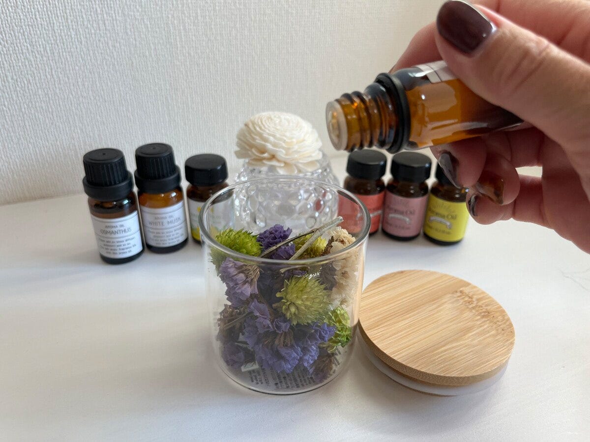 100均グッズで簡単に作れる「垂らすだけ」のアロマディフューザー