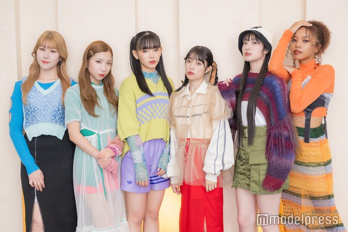 モデルプレスのインタビューに応じたLittle Glee Monster/左から:かれん、MAYU、ミカ、アサヒ、結海、miyou(C)モデルプレス