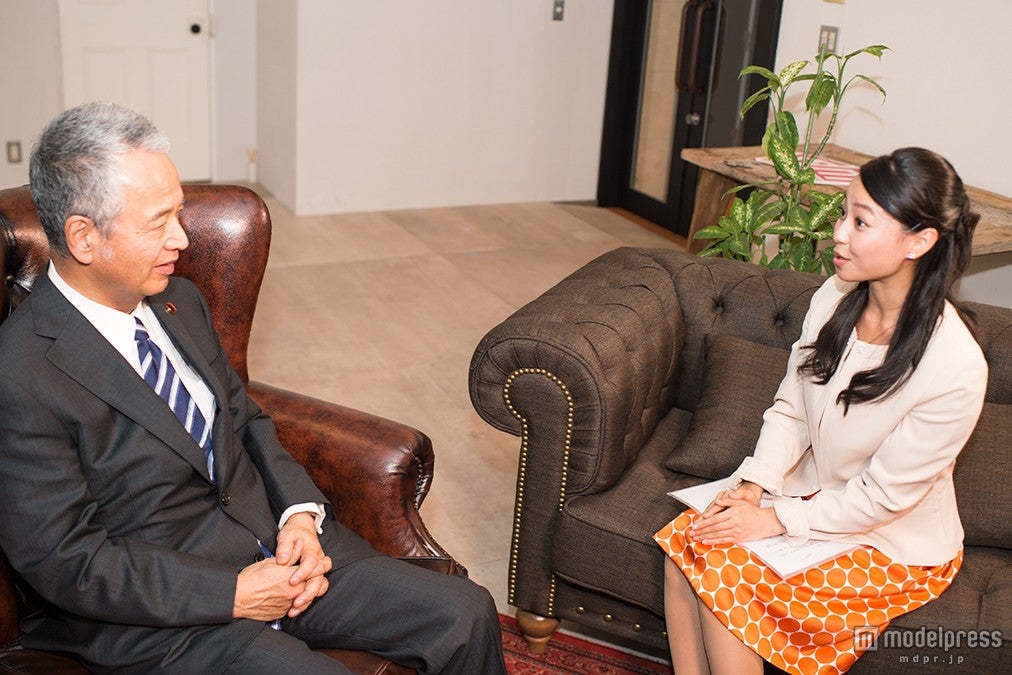 「世の中を革命的に変える発想」を期待／甘利明大臣、長崎真友子アナウンサー（C）モデルプレス