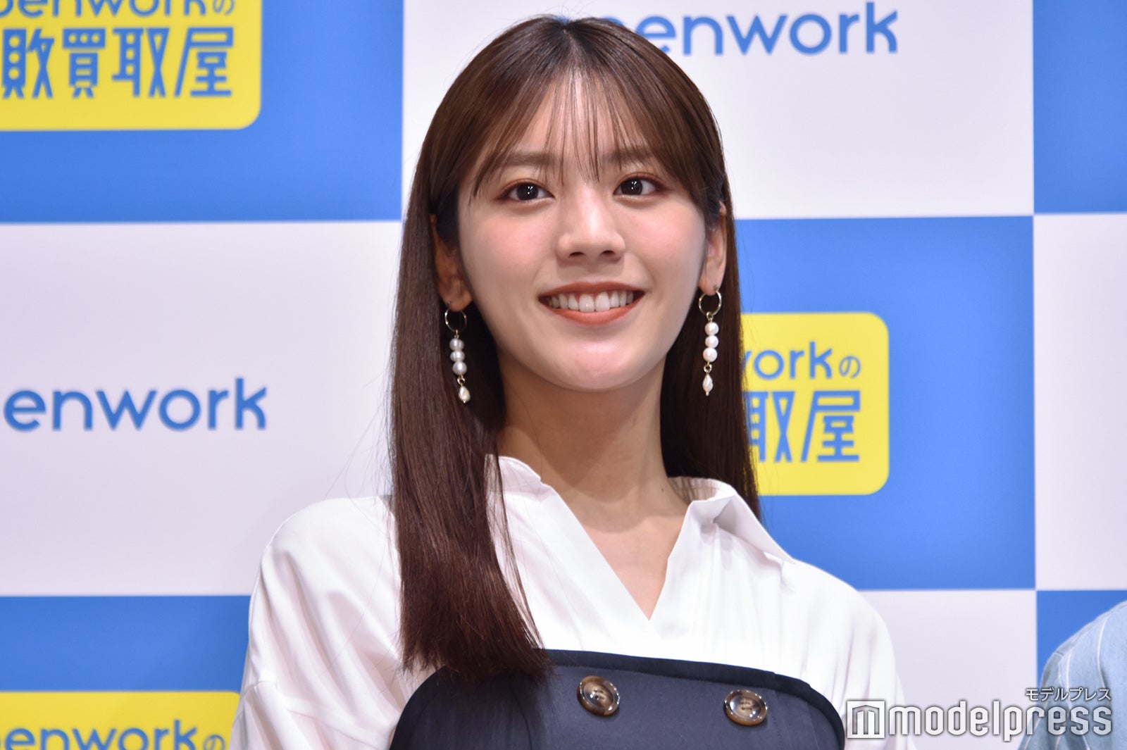 茶髪の貴島明日香（C）モデルプレス