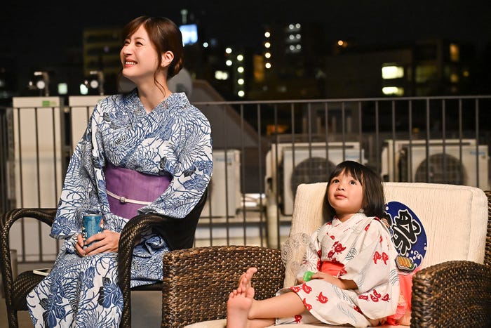 松本若菜、倉田瑛茉「西園寺さんは家事をしない」第8話より(C)TBS