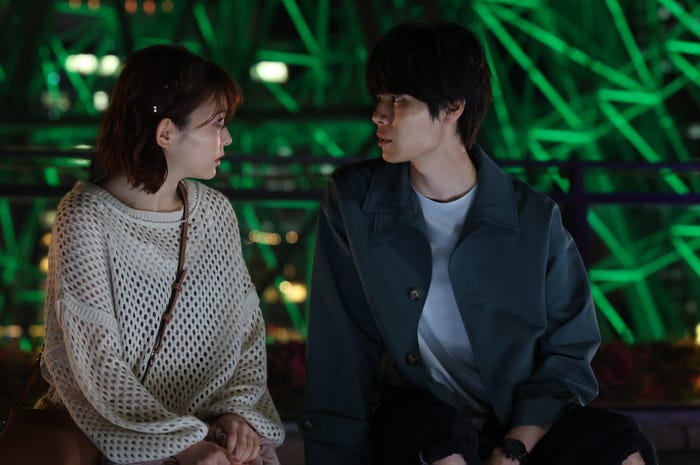 久間田琳加、萩原利久(C)2023「おとななじみ」製作委員会(C)中原アヤ/集英社