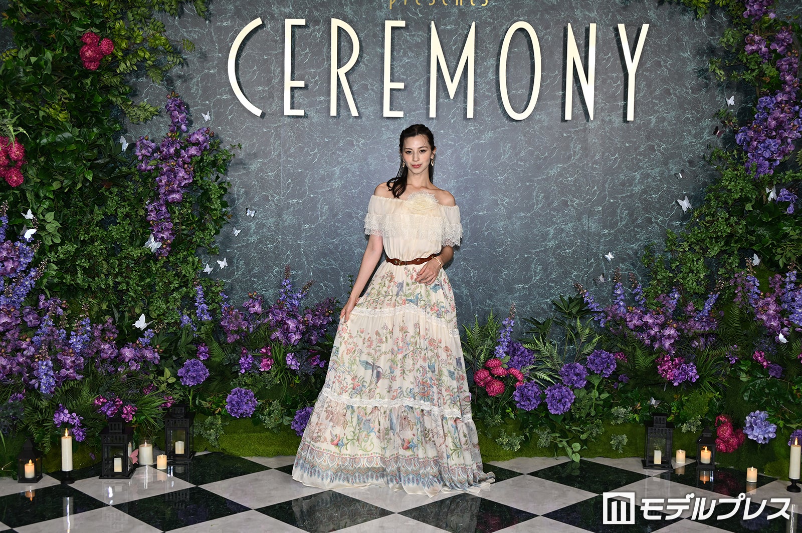 中条あやみ、オフショルドレス姿で圧倒的オーラ放つ 【Mrs. GREEN APPLE presents「CEREMONY」】