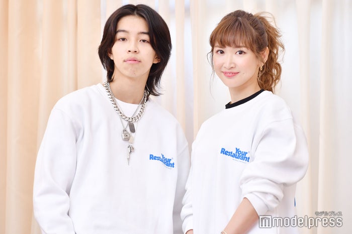 紗栄子 Yoshiとの ペアルック スタイルに照れ 息子みたいな感じ モデルプレス 紗栄子 Yoshiとの ペアルック スタイルに照れ 息子みたいな感じ モデルプレス