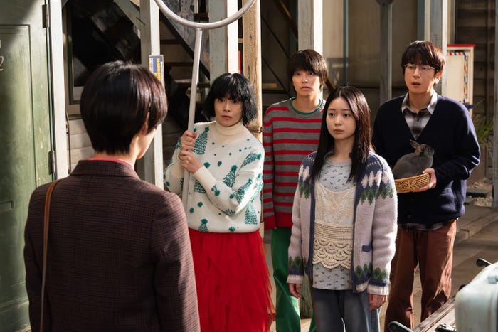 (左から)坂井真紀、手越祐也、白鳥玉季、及川光博「ぼくたちん家」第9話(C)日本テレビ