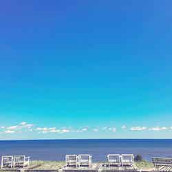 海と空の絶景を特等席で。千葉県“崖カフェ”の風景が世界の果てのよう/画像提供:GAKE