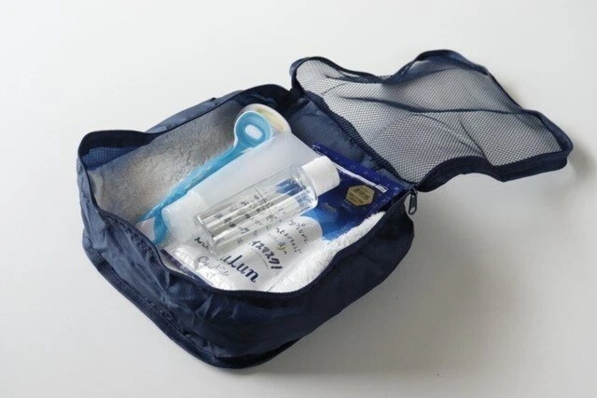 ダイソー　トラベル収納ケース（折りたたみ、ネイビー、20.5cm×20.5cm×10cm）　使用例