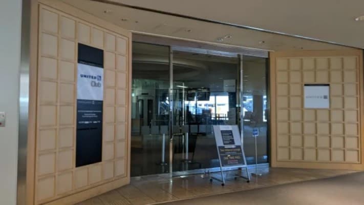 航空会社のラウンジは休みのところも