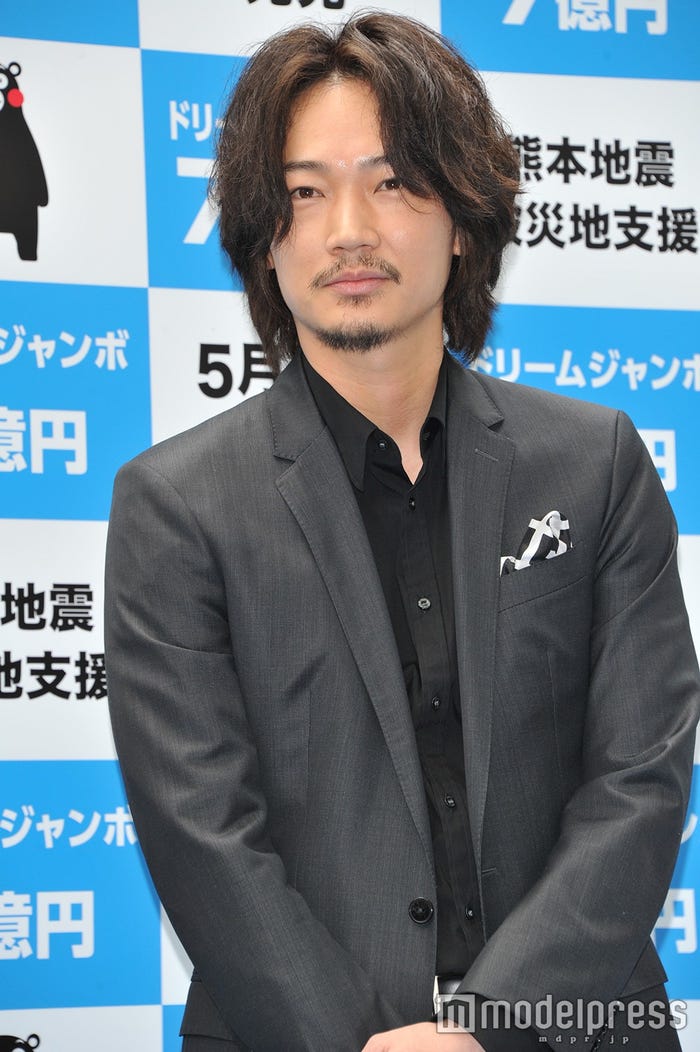 綾野剛(C)モデルプレス