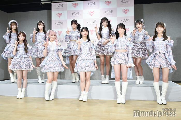 =LOVE/(後列左から)瀧脇笙古、諸橋沙夏、大場花菜、音嶋莉沙、山本杏奈(前列左から)大谷映美里、齋藤樹愛羅、佐々木舞香、野口衣織、高松瞳(C)モデルプレス