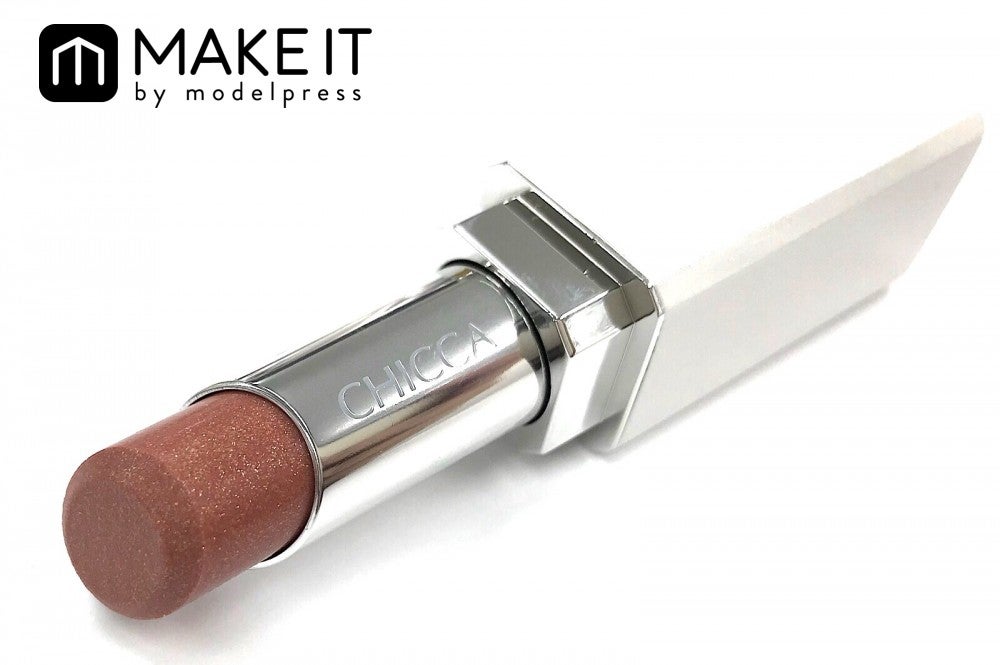 CHICCA／メスメリック リップスティック／07 シェルベージュ／3,800円（税抜） (C)メイクイット