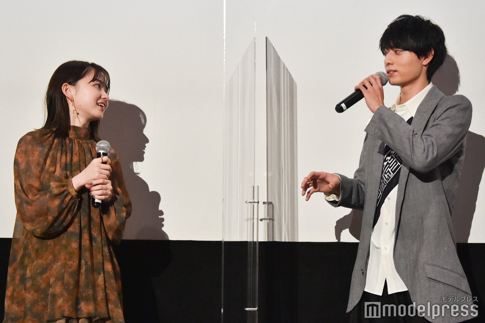 山田杏奈、作間龍斗（C）モデルプレス