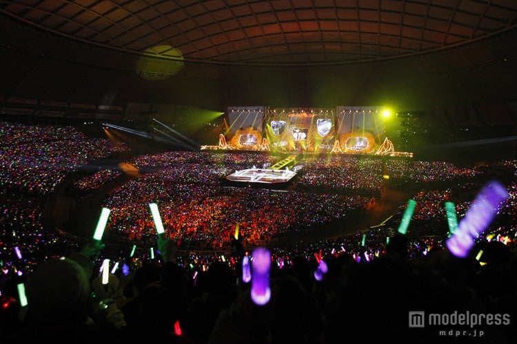 「White Hot Blizzard MOMOIRO CHRISTMAS 2013 美しき極寒の世界」