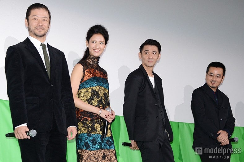 左から：浅野忠信、菜々緒、村上淳、瀧本智行監督