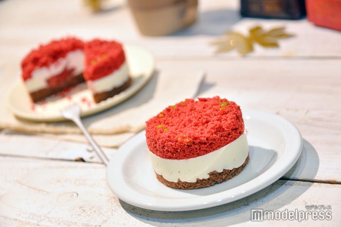 ストロベリー&ラズベリーのマスカルポーネケーキ¥510(C)モデルプレス