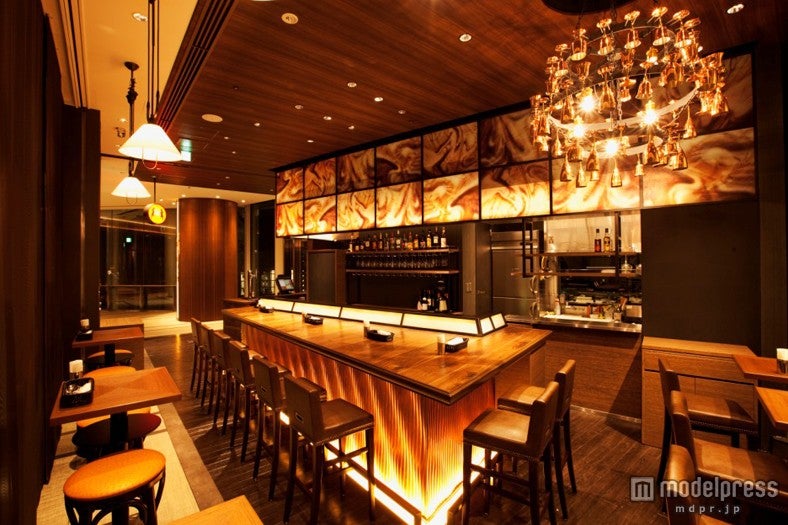 「虎ノ門ヒルズ」4階の「French cafe＆wine 虎ノ門バール」