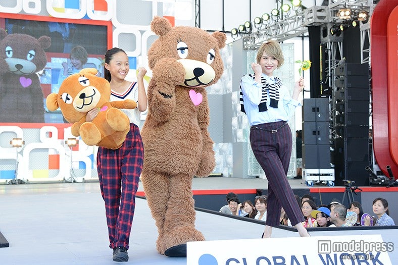 水沢アリー（右）