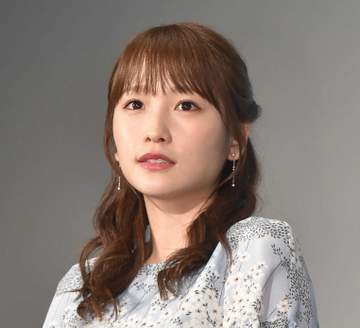 俳優と離婚発表の6歳＆2歳児ママ川栄李奈「今日も頑張ろう♥」マネジャーと外出姿、革ジャケにロングブーツが新鮮