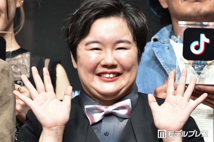やす子、雰囲気ガラリ茶髪セミロング姿披露「全然違う」「まるでマダム」と驚きの声