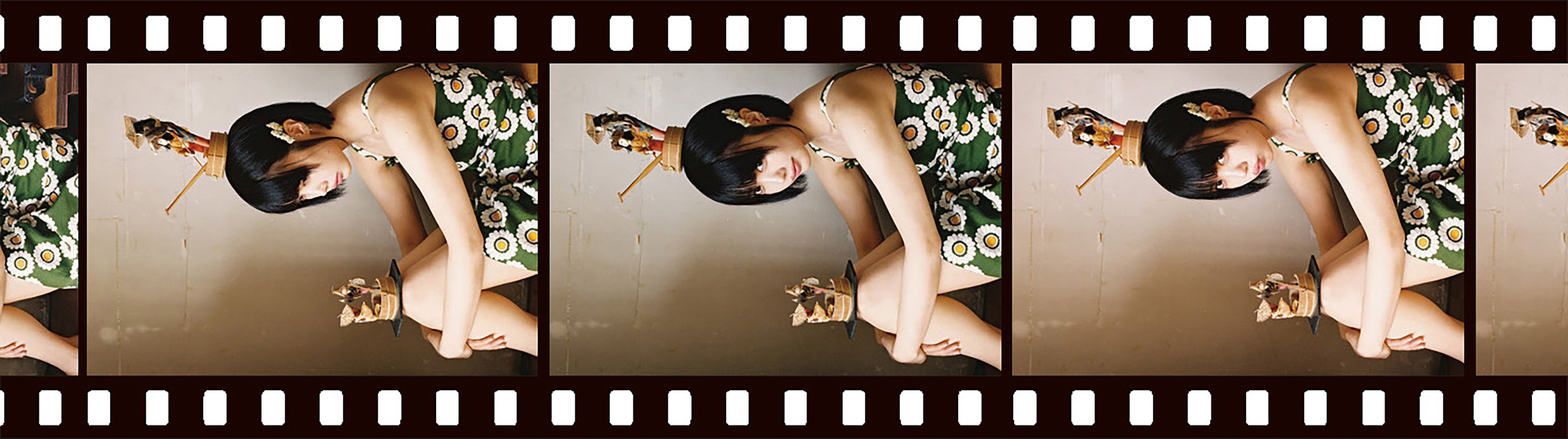 あの／セブンネット限定フィルム風しおり特典／撮影：川島小鳥（提供写真）