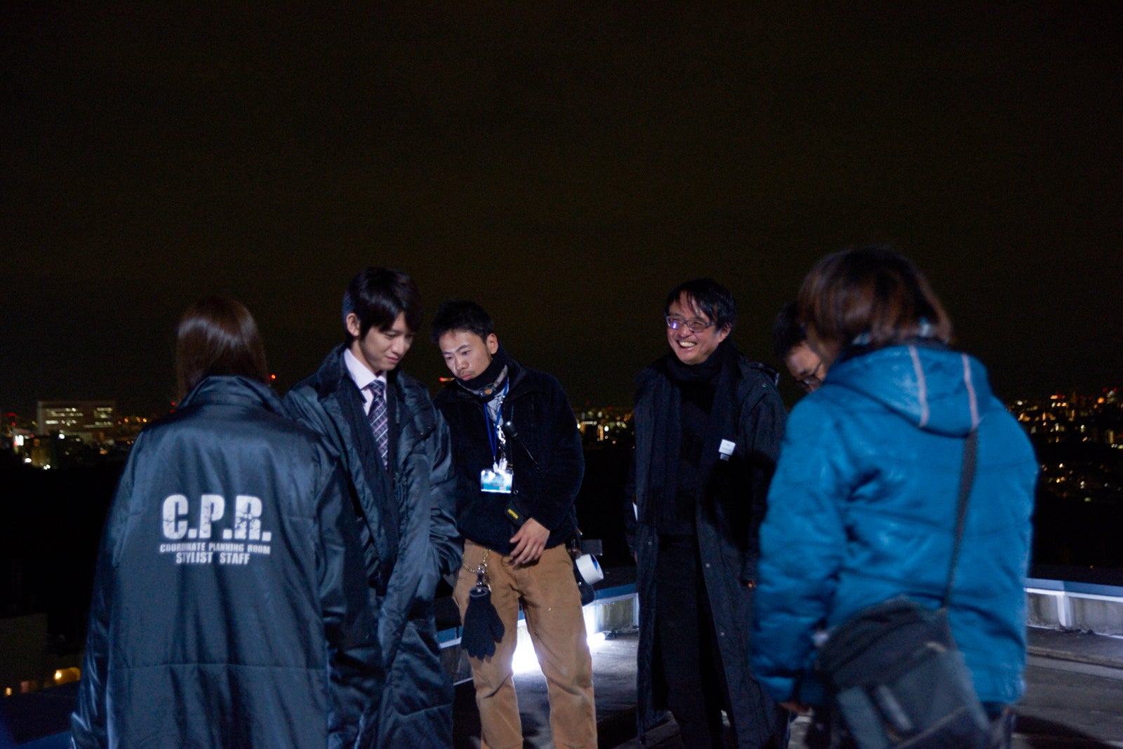 監督の笑い声で現場が和やかな雰囲気に／映画『闇金ウシジマくん3』撮影メイキングショット