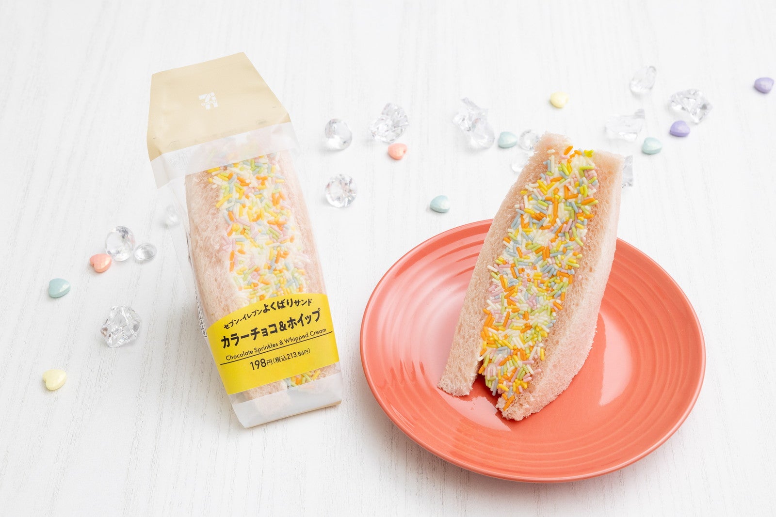 セブン‐イレブンよくばりサンド カラーチョコ＆ホイップサンド（提供画像）