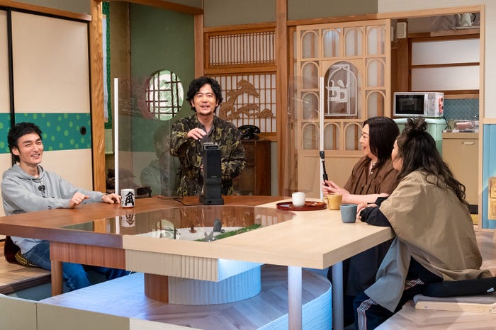 草なぎ剛、稲垣吾郎、海原やすよ、海原ともこ(C)読売テレビ