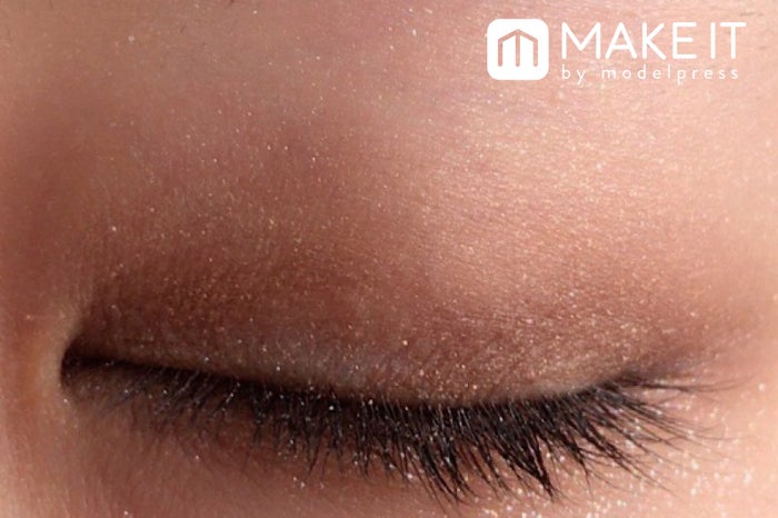 アイテープを使いこなす バレにくいアイテープ アイシャドウって モデルプレス