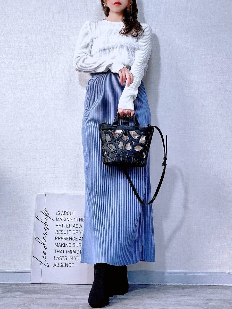 cocaチュールドッキングリブニットとIラインスカートコーデ