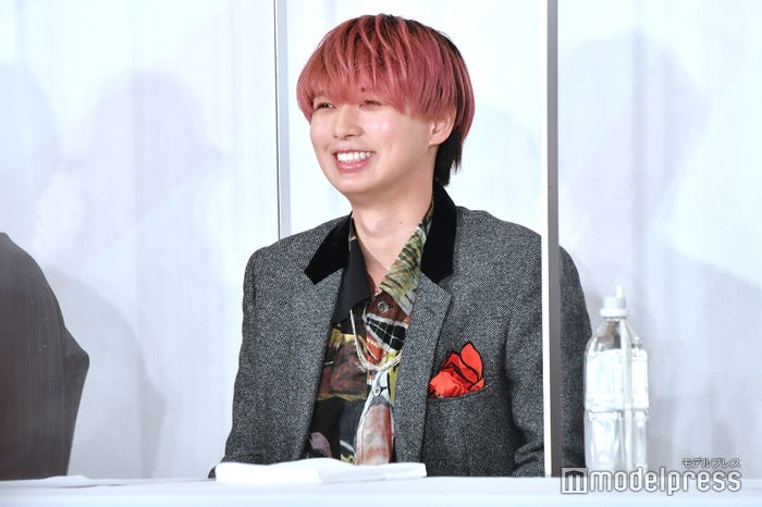 連日の舞台上演中でも爽やかに会見に登場した井上瑞稀 (C)モデルプレス