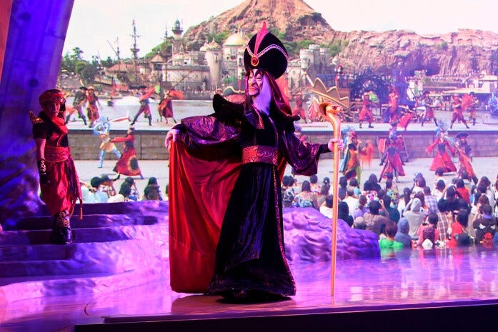 ジャファーの魔法の呪文とダイナミックなアクロバットが会場を翻弄します