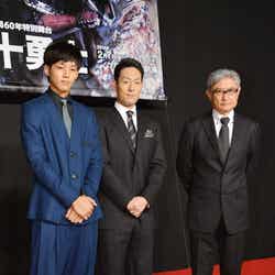 松坂桃李(左)、中村勘九郎(中央)、堤幸彦監督(右)