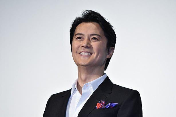 福山雅治、丸メガネをかけた会場入りコーデに「素敵な笑顔にクラクラ」「カッコ良すぎ」の声 - モデルプレス