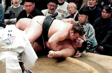 大相撲 兄弟弟子から愛される熱海富士 優勝決定戦の裏側を伊勢ケ浜部屋が公開 「自分の相撲より緊張」→逆転首投げに全員が天を仰ぐ