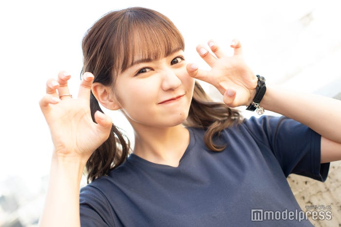 “オオカミ”ポーズ/佐藤ノア(C)モデルプレス