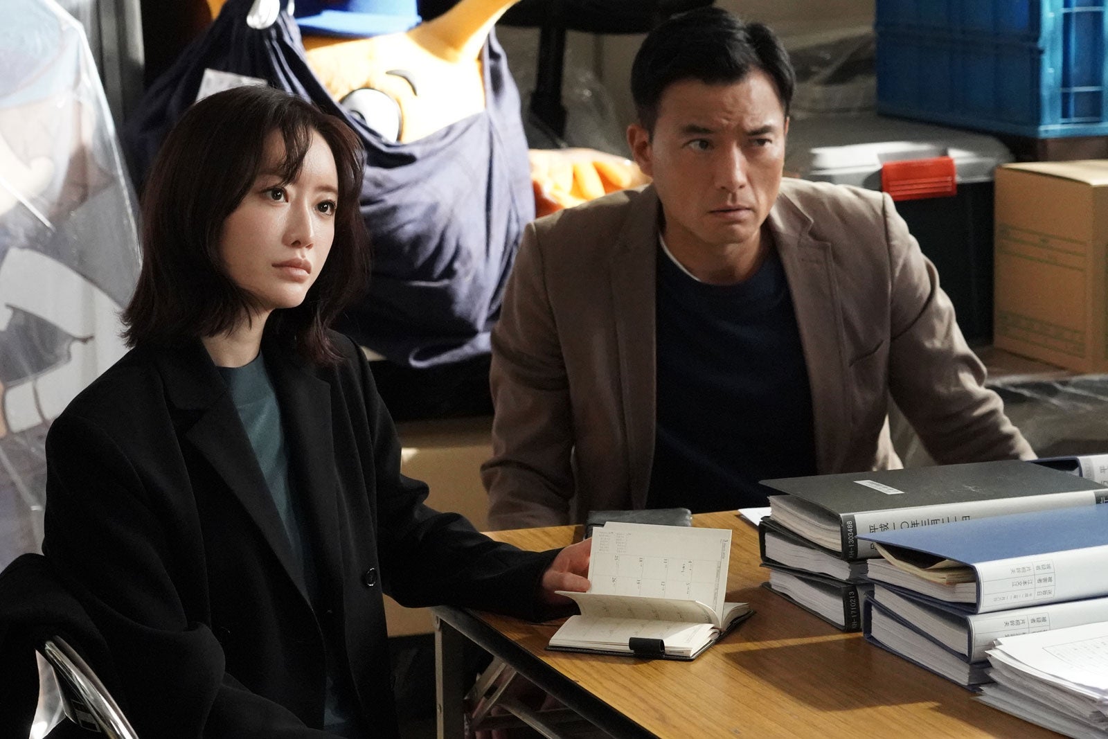 （左から）松本まりか、徳重聡「トクメイ！警視庁特別会計係」第10話（C）カンテレ