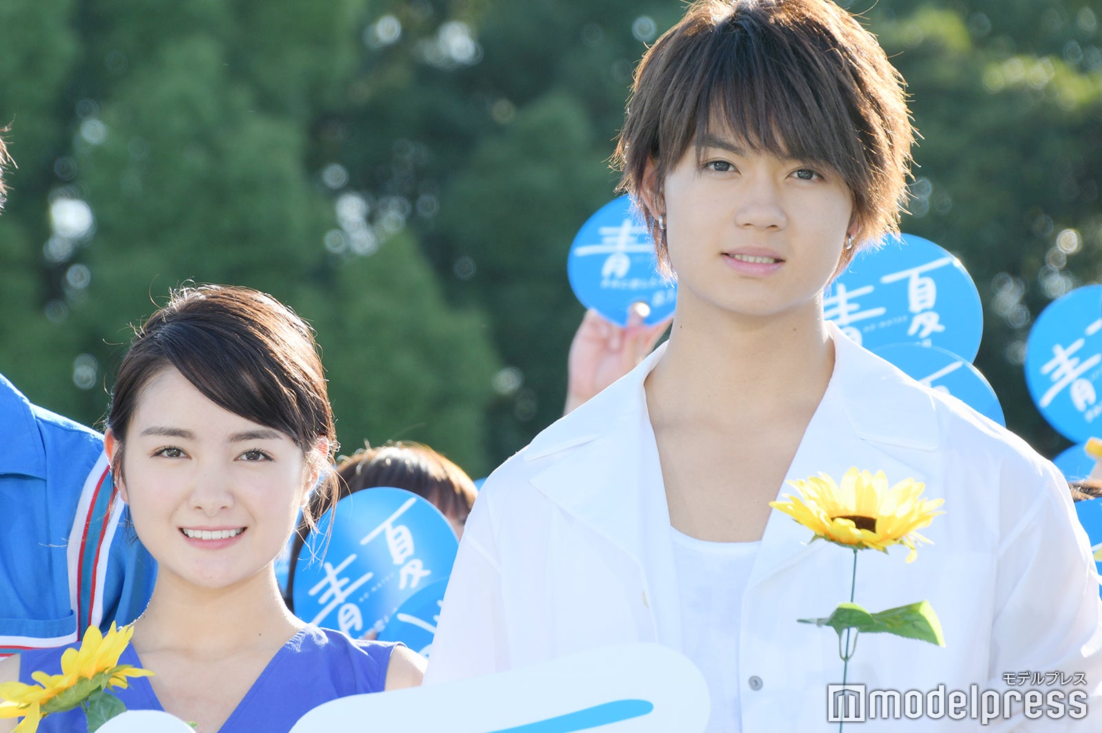 （左から）葵わかな、佐野勇斗 （C）モデルプレス